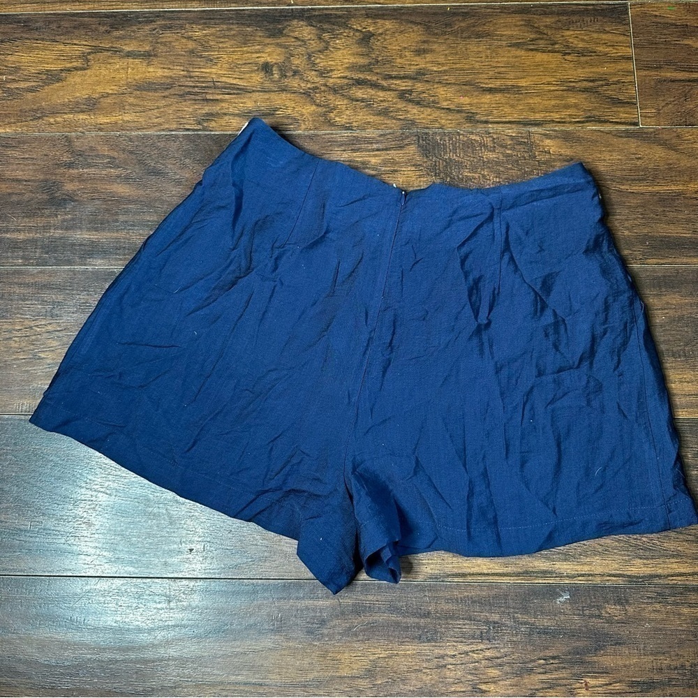 All in Favor Blue Tow Front Pleated Shorts - Picture 3 of 4